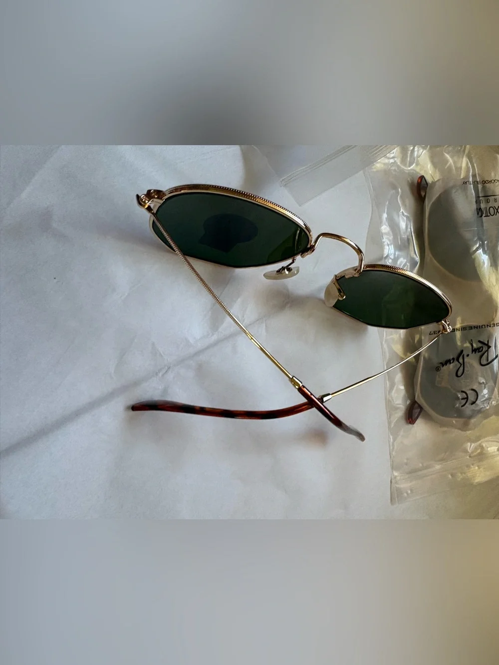 NEW-NOT Ray-Ban Women’s Gold Frame Sunglasses with Green Lenses